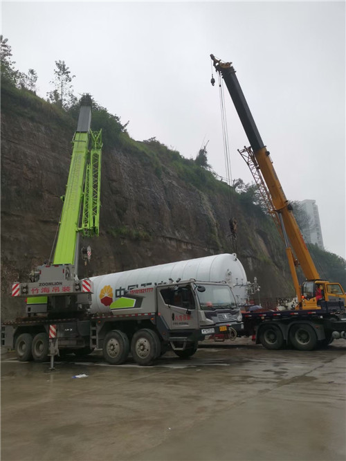 祁门县“不怕风雨冻”—— 吊车的 “恶劣环境适应” 技术